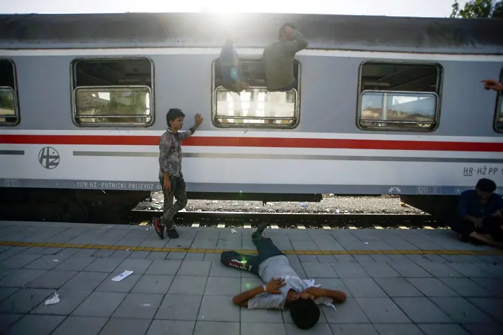 Унгария разоръжи 40 хърватски полицаи във влак с бежанци