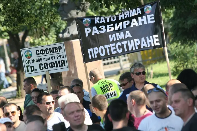 Полицаи: Преграждаме улици, не се разбрахме с Горанов