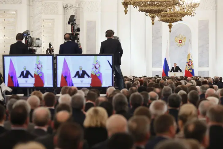 Путин: Чакат ни дълги години евтин петрол и санкции