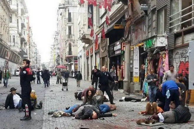 Отново: Експлозия в сърцето на Истанбул (СНИМКИ)(ВИДЕО)