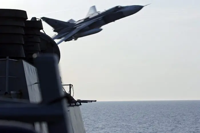 Руски самолети стреснали американски боен кораб в Балтика (ВИДЕО)