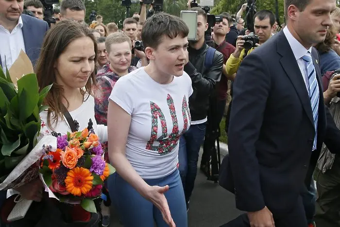 Савченко към украинците: Оцелях благодарение на вас (СНИМКИ)