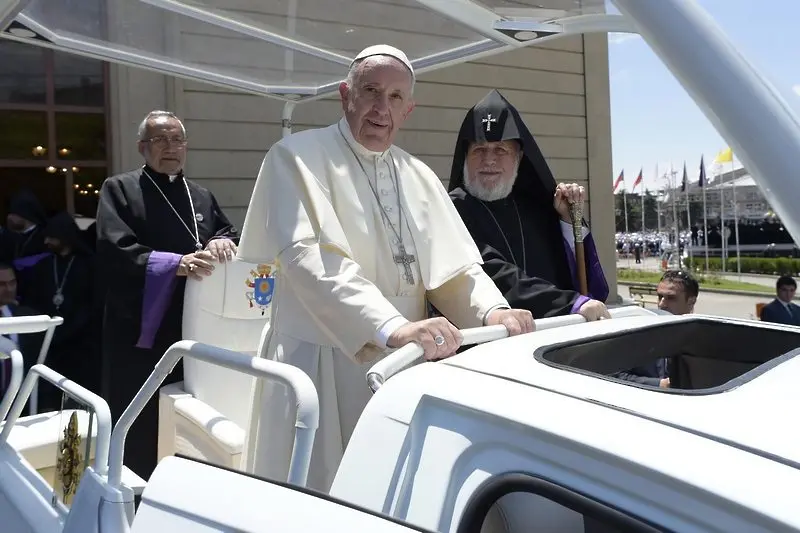 Папата: Никога повече трагедии като арменския геноцид