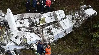75 души загинаха в самолет в Колумбия (ВИДЕО)
