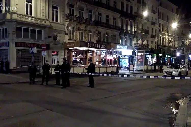 Сигнал за бомба опразва концертна зала в Брюксел (ВИДЕО)