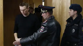 Защо Навални тръгна срещу Медведев
