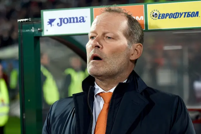 Холандия разкара треньора си след загубата в София