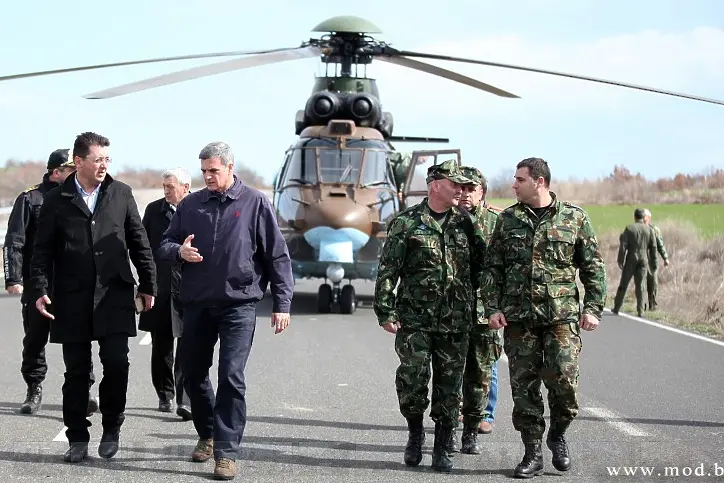 Военният и вътрешният министър от границата: Спокойно е (СНИМКИ)