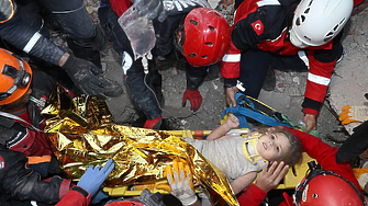 Тригодишно момиченце бе извадено от руините 91 часа след силното