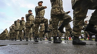 Гърмящите фасове на Кримския полуостров стават все повече а може