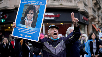 Вицепрезидентката на Аржентина избегна на косъм смъртта след като пистолетът на въоръжен