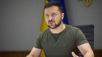 Президентът на Украйна Володимир Зеленски снощи предупреди украинците да бъдат