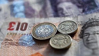 Британската национална валута лирата поевтиня рязко днес сутринта на