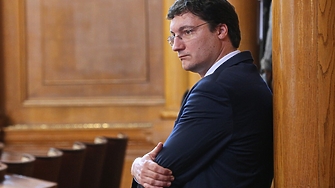 С навременното си произнасяне Конституционният съд предотврати шумни спорове и множество