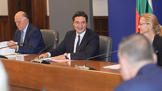 Министърът на правосъдието Крум Зарков и представляващият Висшия съдебен съвет