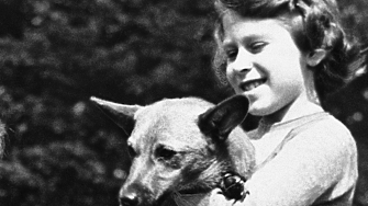 Годината е 1932 ра а 6 годишната Елизабет тогава просто дъщеря на