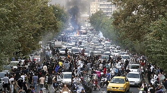 Най малко 76 души са убити в Иран от началото на
