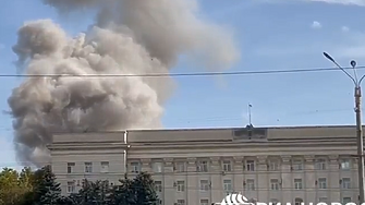 Ракети удариха централната административна сграда на Херсон днес Това съобщава