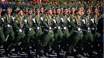 Руската армия изпитва все по големи затруднения да набира новобранци и