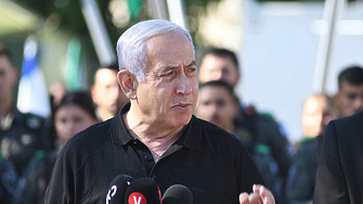 Израелският опозиционен лидер Бенямин Нетаняху е постъпил снощи в болница