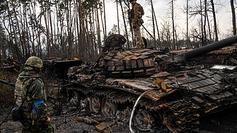 Пленени и изоставени руски танкове гаубици и бойни превозни средства