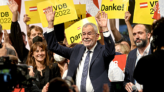 Австрийският президент Александър ван дер Белен печели втори мандат с