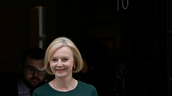 Британската премиерка Лиз Тръс се извини за грешките в своята