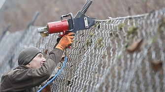 Оградата по границата с Турция е с дупки тя е
