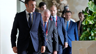 Френският президент Еманюел Макрон каза че е влязъл в контакт
