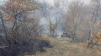 Пожар е обхванал близо 300 декара на територията на военния