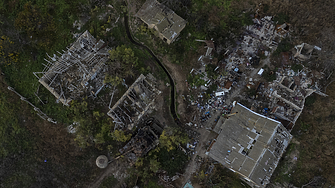 Следователи в неодтавна освободения южен украински град Херсон са намерили 63