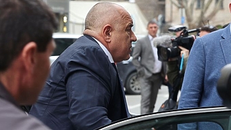 Правителство на малцинството начело с българския Лионел Меси Бойко