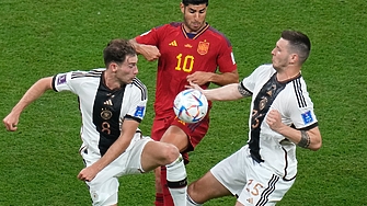 Испания и Германия направиха 1 1 в ключовия сблъсък на Група