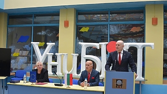 При поредния си демарш по университети и срещи с младежи