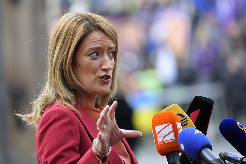 Зам.-шефката на Европарламента Ева Кайли остава без пълномощия