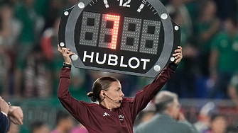 Стефани Фрапар ще стане първата жена която ръководи мач на