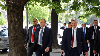 Доверието в парламента Румен Радев спада а партията Български възход