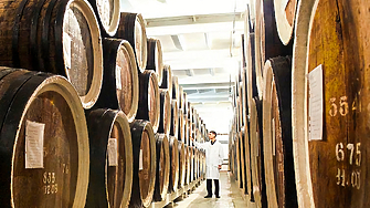 Руските военни ограбиха украински завод за коняк Таврия