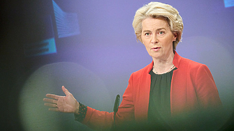 Журналисти се нахвърлиха с викове срещу председателя на Европейската комисия