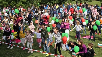 Българите гледат с носталгия към миналото но и с надежда