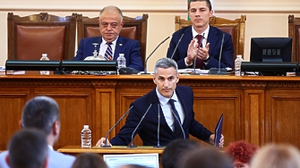 Президентът връчва третия мандат се превърна в сюжет за гоблен Така