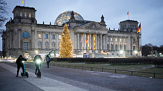 На площада под двойните кули на готическата катедрала в Кьолн