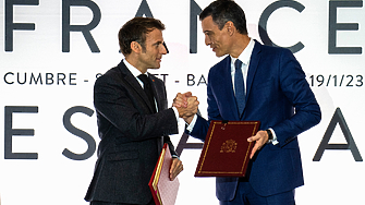 Президентът на Франция Еманюел Макрон и премиерът на Испания Педро