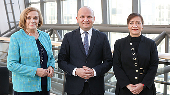 Тримата български евродепутати от ДПС и либералната група Обнови Европа
