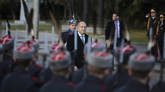 Военните са базисно праволинейни създания Казват нещата такива каквито са