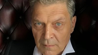 Видният руски журналист Александър Невзоров бе осъден задочно от московски