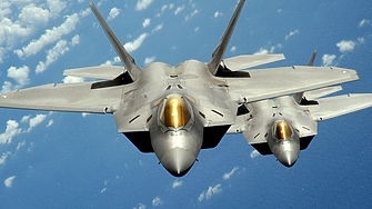 Американски изтребители са поразили с ракета неидентифициран обект летящ над