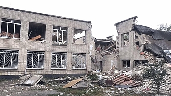 Анна Гин е журналистка и писателка живее в украинския град Харкив