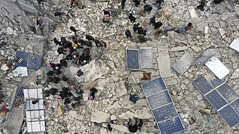 Кадри и видеа на спасени деца в Турция и Сирия