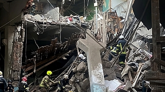 Анна Гин е журналистка и писателка живее в украинския град Харкив